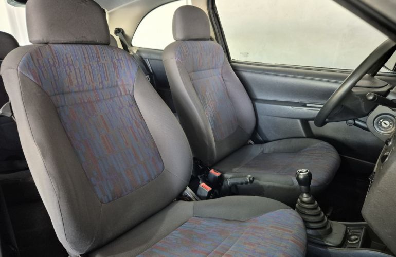 Chevrolet Celta 1.0 - Foto #6