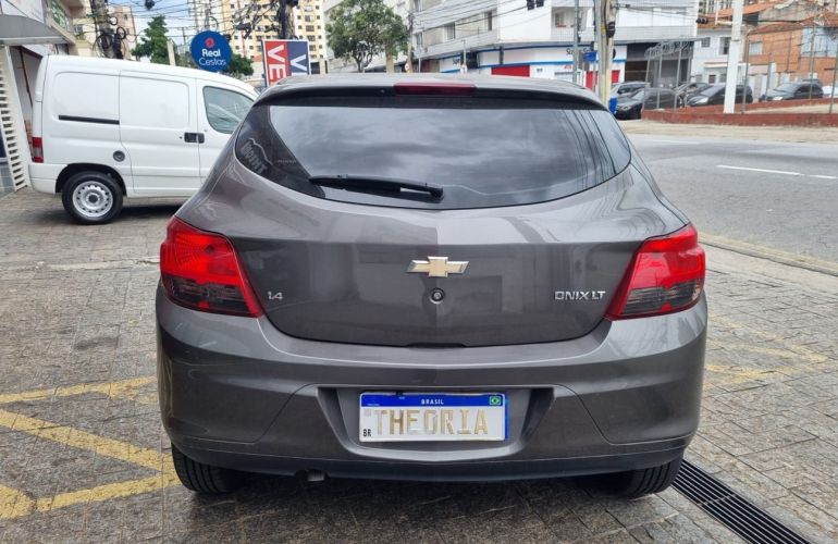 Chevrolet Onix 1.4 MPFi LT 8v - Foto #4