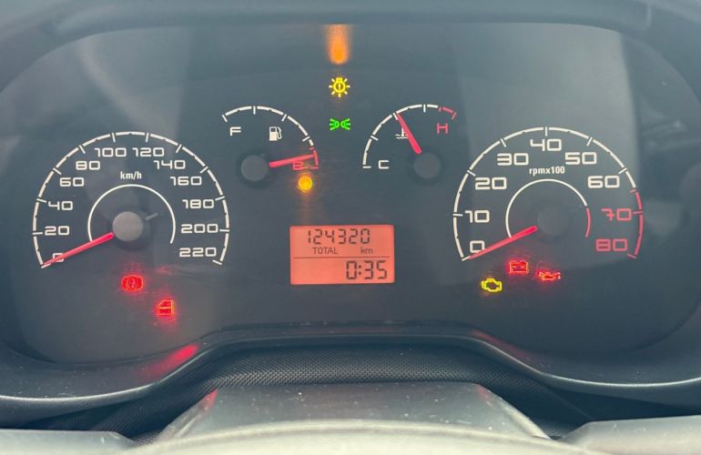 Fiat Punto 1.4 Attractive 8v - Foto #7