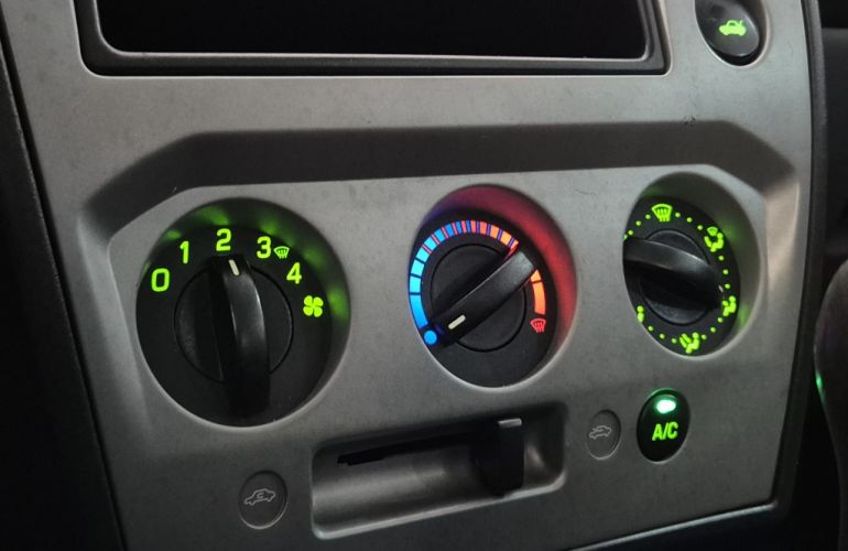 Ford Fiesta Hatch 1.6 (Flex) - Foto #9