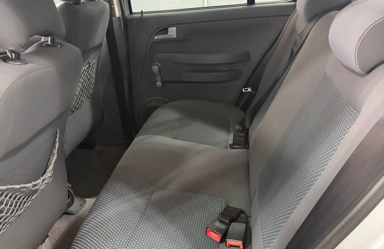 Volkswagen Fox Route 1.0 8V (Flex) 2p - Foto #2