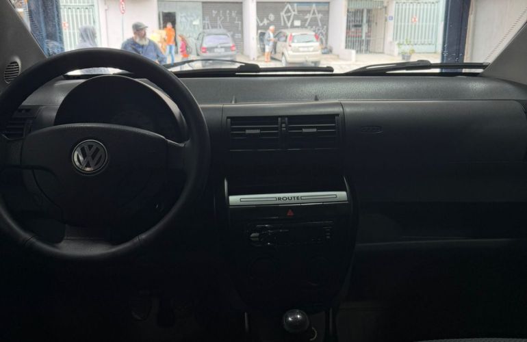 Volkswagen Fox Route 1.0 8V (Flex) 2p - Foto #4