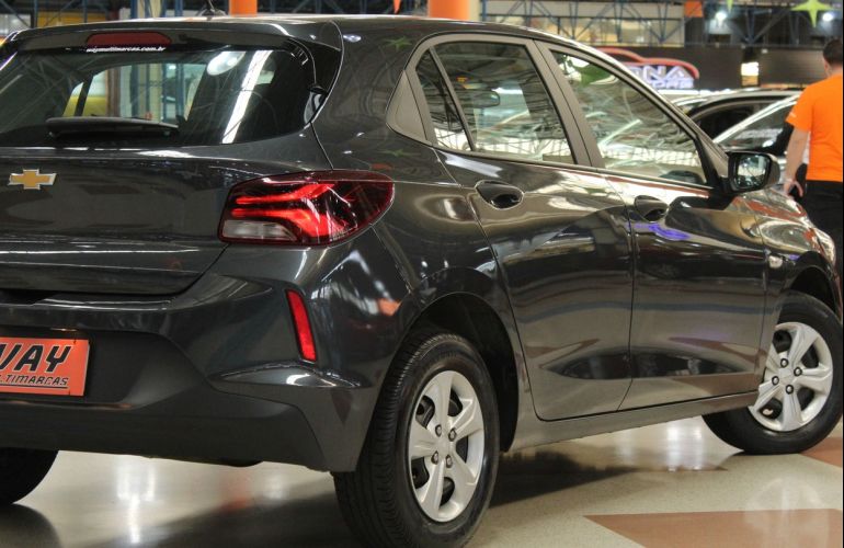 Chevrolet Onix 1.0 - Foto #6