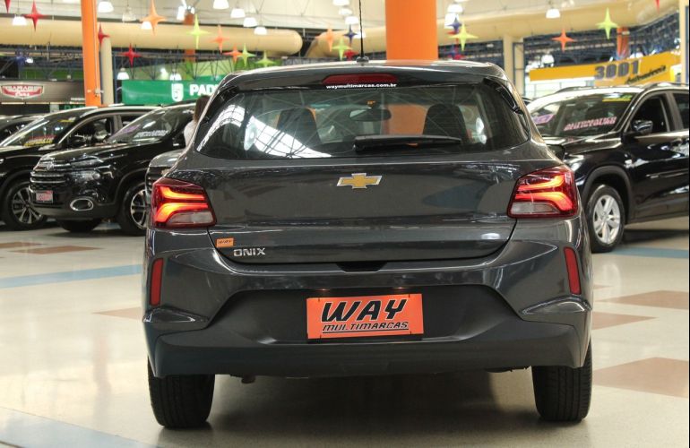 Chevrolet Onix 1.0 - Foto #9