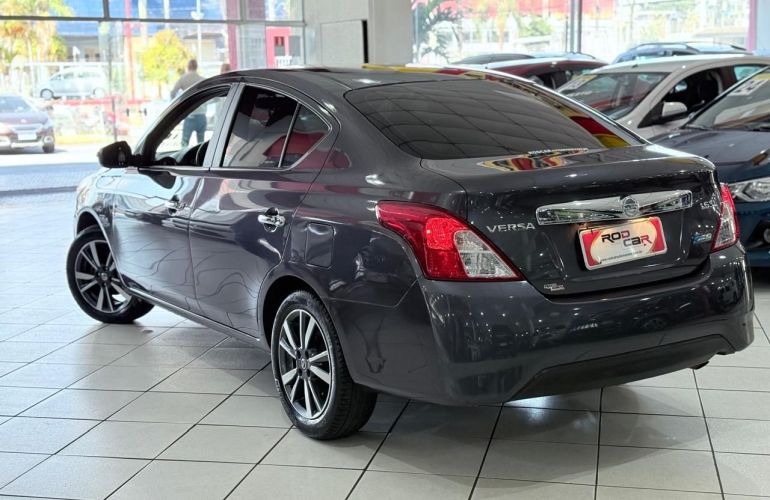 Nissan Versa 1.6 16V SL - Foto #4