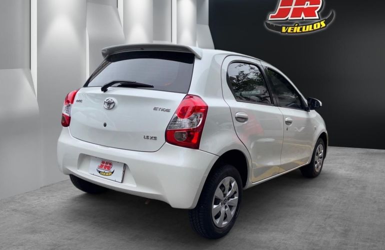 Toyota Etios 1.5 Xs 16v - Foto #4