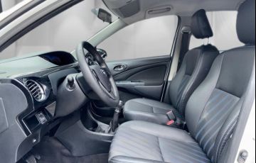 Toyota Etios 1.5 Xs 16v - Foto #6