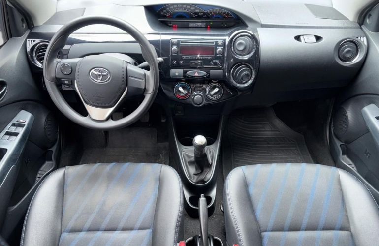 Toyota Etios 1.5 Xs 16v - Foto #8