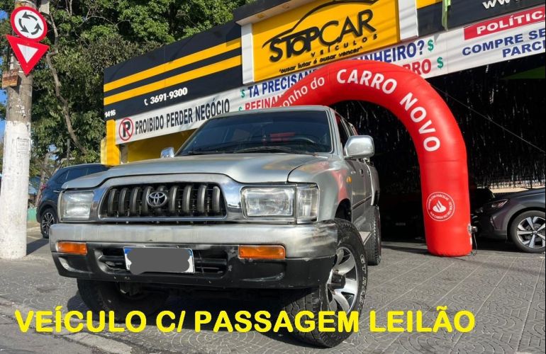 Toyota Hilux 3.0 Sr 4x4 CD 8V Turbo - Foto #1