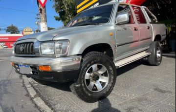 Toyota Hilux 3.0 Sr 4x4 CD 8V Turbo - Foto #2