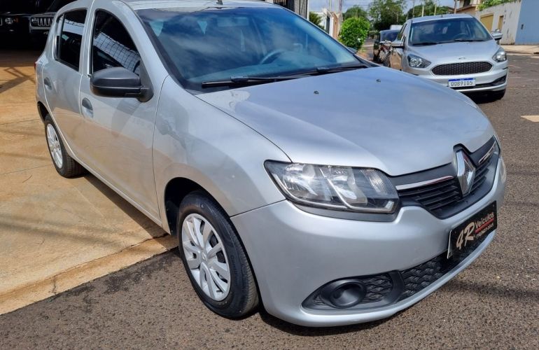 Renault Sandero 1.0 Authentique 16v - Foto #3