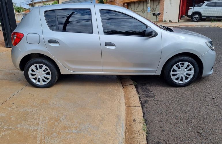 Renault Sandero 1.0 Authentique 16v - Foto #4