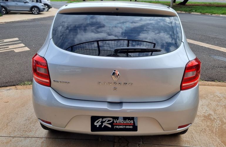 Renault Sandero 1.0 Authentique 16v - Foto #6