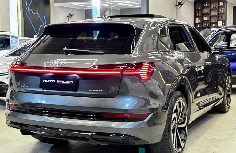 Audi E-tron Performance Black Quattro - Foto #4