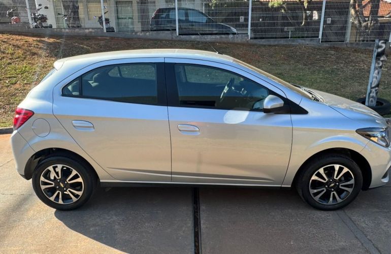 Chevrolet Onix 1.4 MPFi LTZ 8v - Foto #4