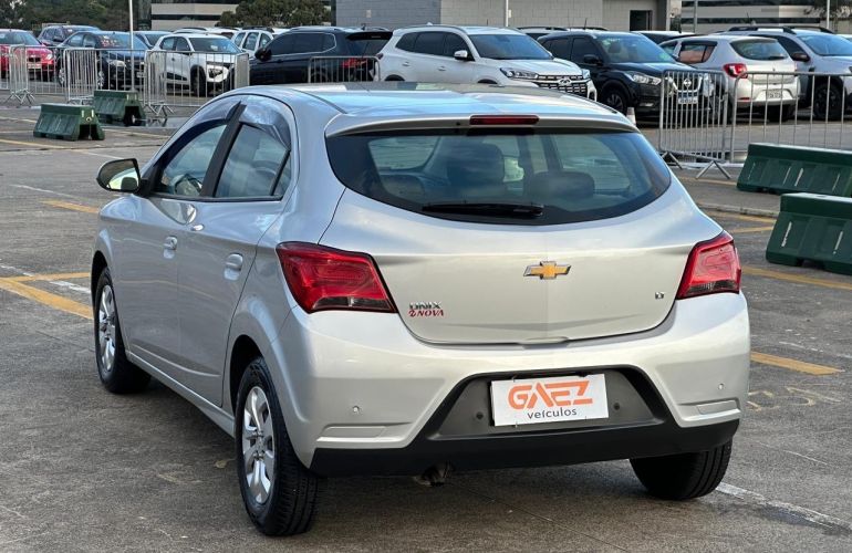 Chevrolet Onix 1.0 MPFi LT 8v - Foto #2