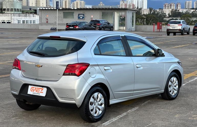 Chevrolet Onix 1.0 MPFi LT 8v - Foto #3