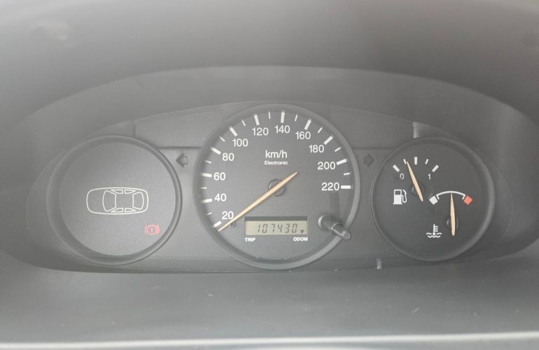 Ford Fiesta 1.0 MPi Street 8v - Foto #2