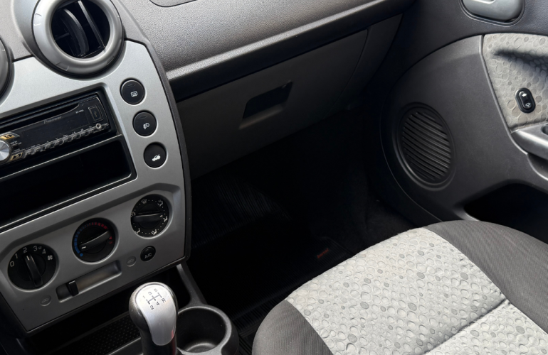 Ford Fiesta Hatch 1.6 (Flex) - Foto #5