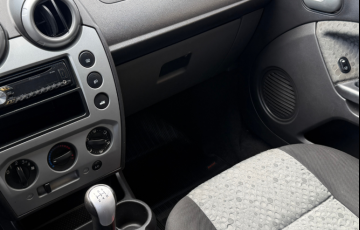 Ford Fiesta Hatch 1.6 (Flex) - Foto #5