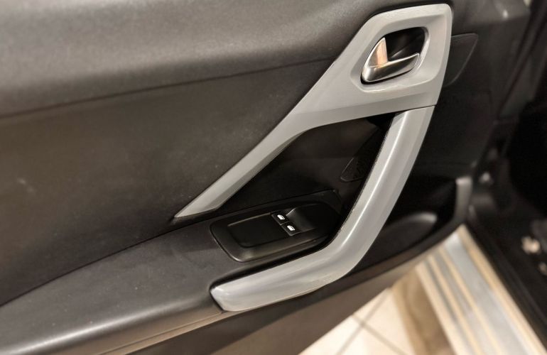 Peugeot 208 1.5 Active 8v - Foto #9