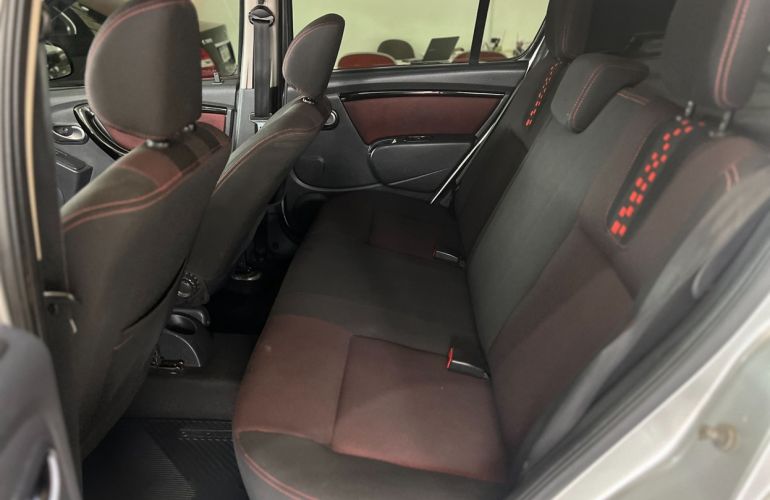 Renault Sandero 1.6 Stepway 16v - Foto #8