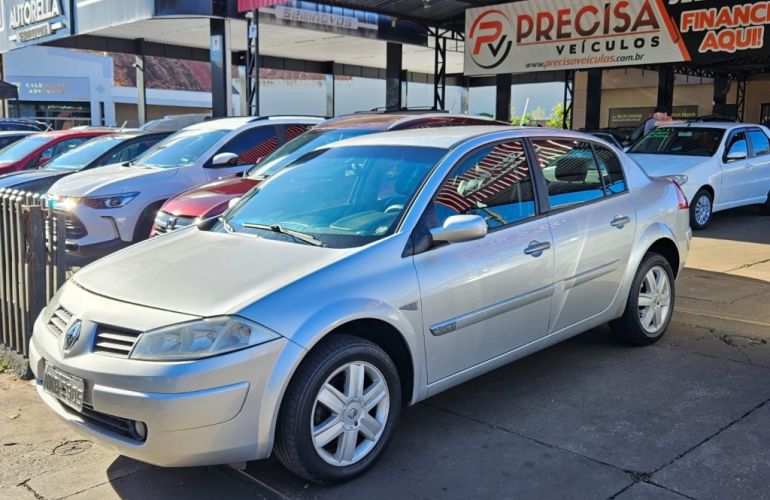 Renault Mégane Sedan Dynamique 2.0 16V (aut) - Foto #6