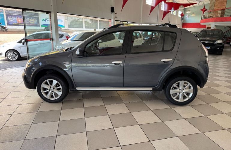 Renault Sandero Stepway 1.6 16V (Flex) - Foto #2
