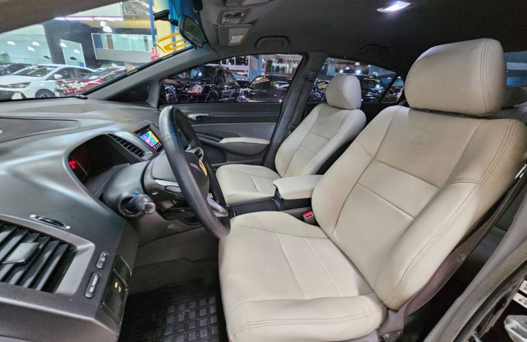 Honda Civic 1.8 LXS 16v - Foto #2