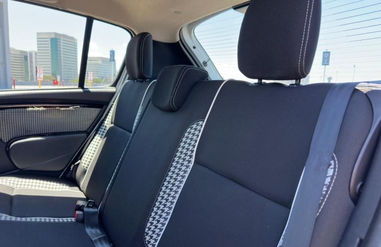 Renault Sandero 1.6 Stepway 8v - Foto #9