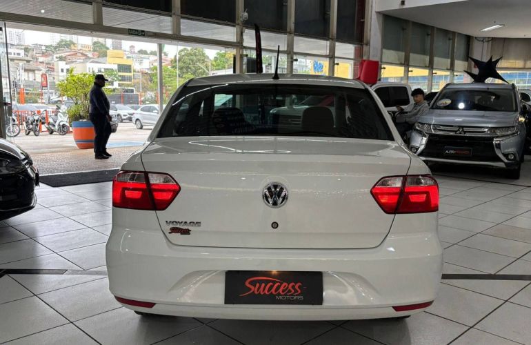 Volkswagen Voyage 1.0 12v MPi Totalflex - Foto #6