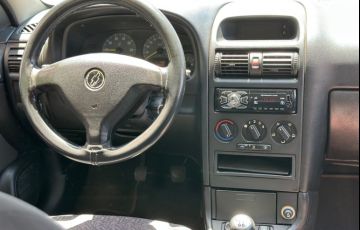 Chevrolet Astra 2.0 MPFi Comfort Sedan 8V Multipower - Foto #6