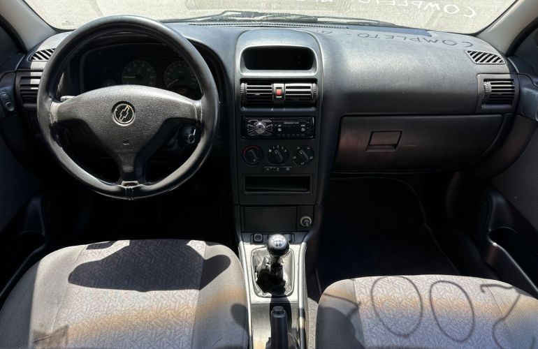 Chevrolet Astra 2.0 MPFi Comfort Sedan 8V Multipower - Foto #7