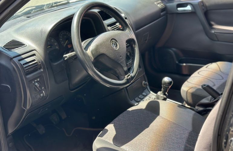 Chevrolet Astra 2.0 MPFi Comfort Sedan 8V Multipower - Foto #8