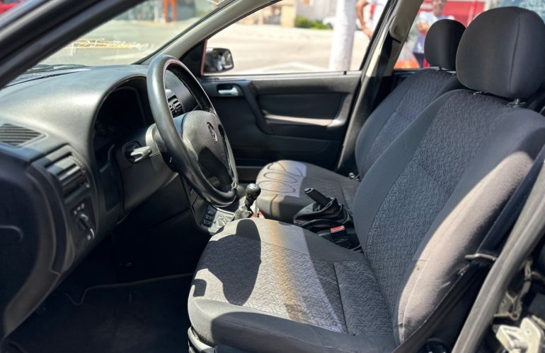 Chevrolet Astra 2.0 MPFi Comfort Sedan 8V Multipower - Foto #9