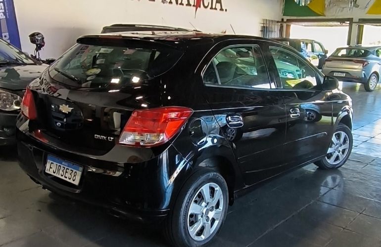 Chevrolet Onix 1.0 MPFi LT 8v - Foto #6