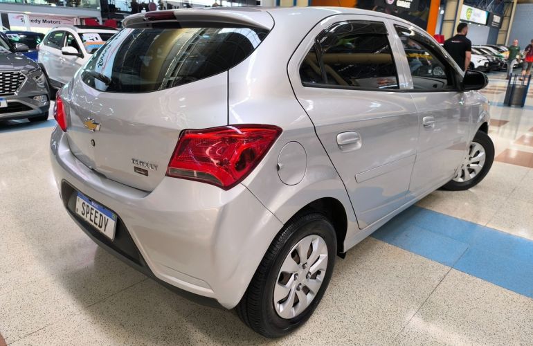 Chevrolet Onix 1.0 MPFi LT 8v - Foto #7