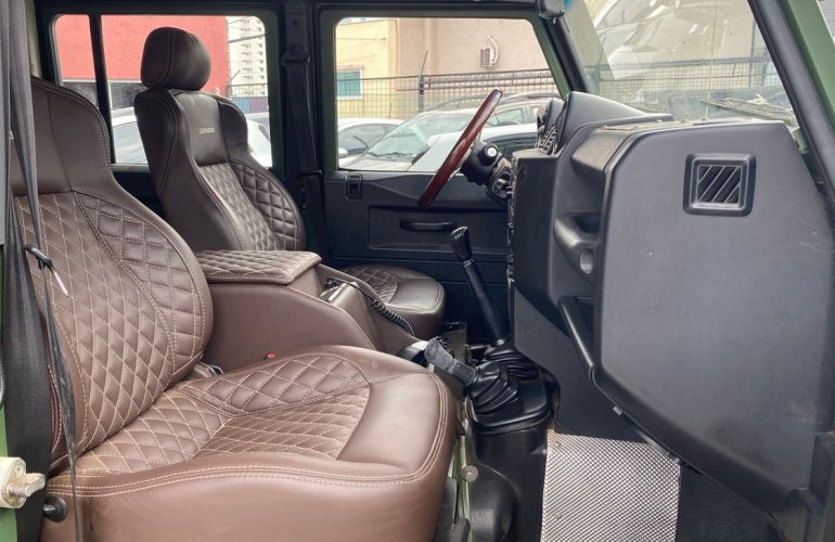 Land Rover Defender 2.4 130 4x4 Turbo - Foto #6