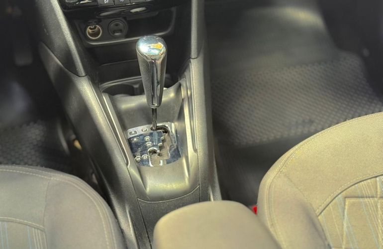 Peugeot 208 1.6 Griffe 16v - Foto #7