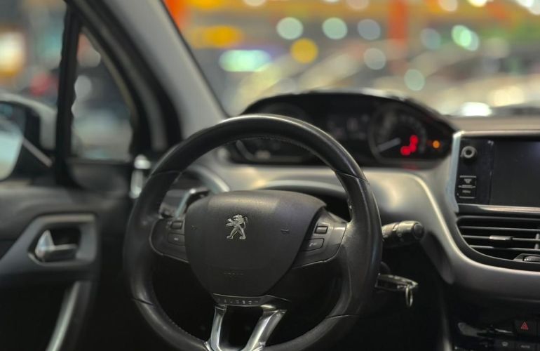 Peugeot 208 1.6 Griffe 16v - Foto #8