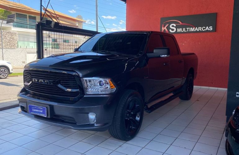 RAM Classic 5.7 V8 Laramie CD 4x4 - Foto #1