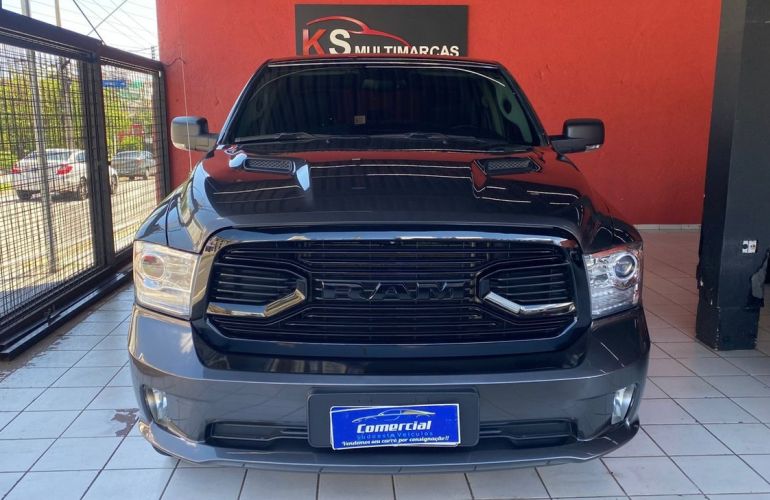 RAM Classic 5.7 V8 Laramie CD 4x4 - Foto #3
