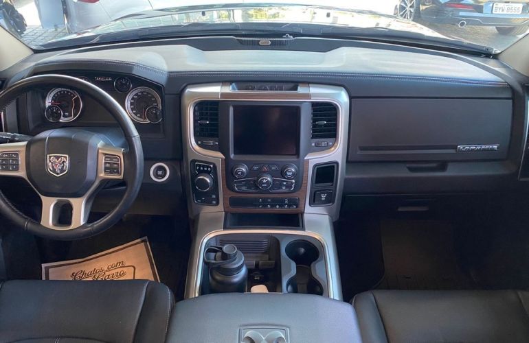 RAM Classic 5.7 V8 Laramie CD 4x4 - Foto #4