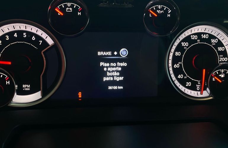 RAM Classic 5.7 V8 Laramie CD 4x4 - Foto #5