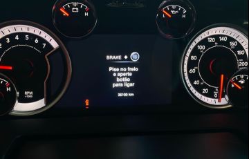 RAM Classic 5.7 V8 Laramie CD 4x4 - Foto #5