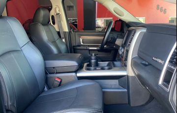 RAM Classic 5.7 V8 Laramie CD 4x4 - Foto #6