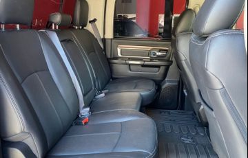 RAM Classic 5.7 V8 Laramie CD 4x4 - Foto #7