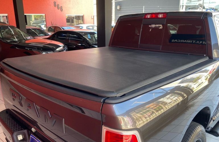 RAM Classic 5.7 V8 Laramie CD 4x4 - Foto #10