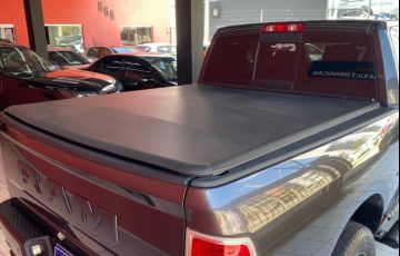 RAM Classic 5.7 V8 Laramie CD 4x4 - Foto #10