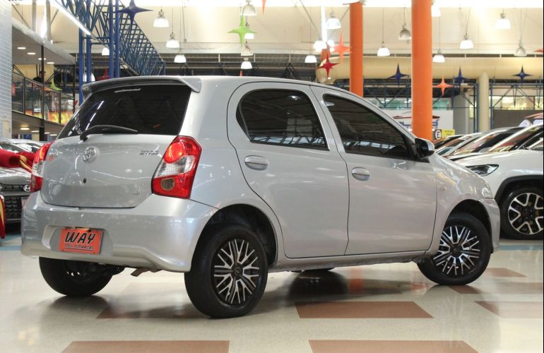 Toyota Etios 1.3 X 16v - Foto #2